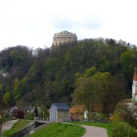 Zicht op de Befreiungshalle